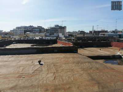 ...dal quale usciamo sulla vasta terrazza